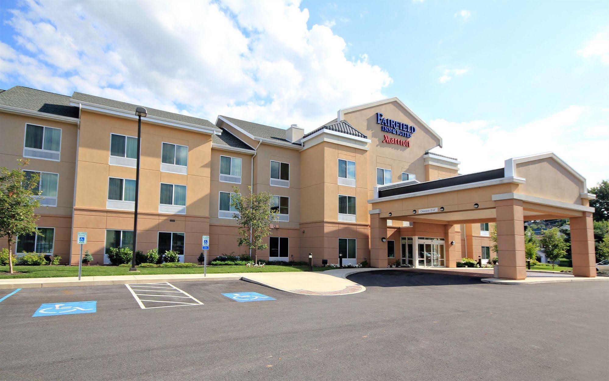 Fairfield Inn & Suites Lock Haven Exterior photo
